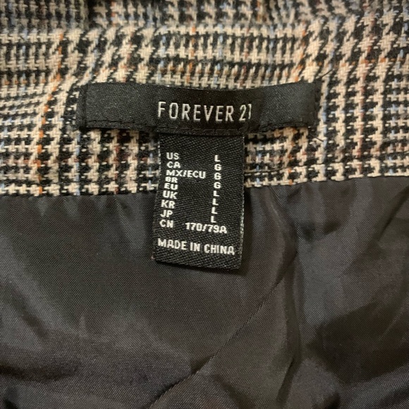 Cute Patterned Skirt! - Picture 5 of 6